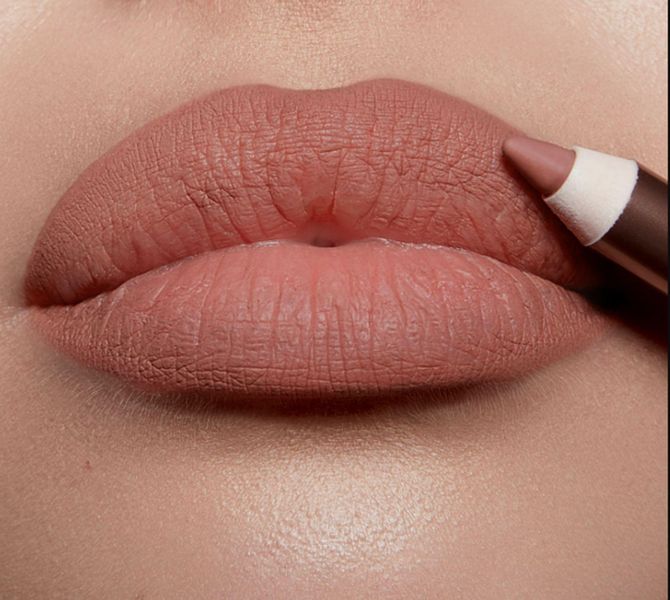 Олівець для губ Charlotte Tilbury Lip Cheat у відтінку Pillow Talk 0798 фото